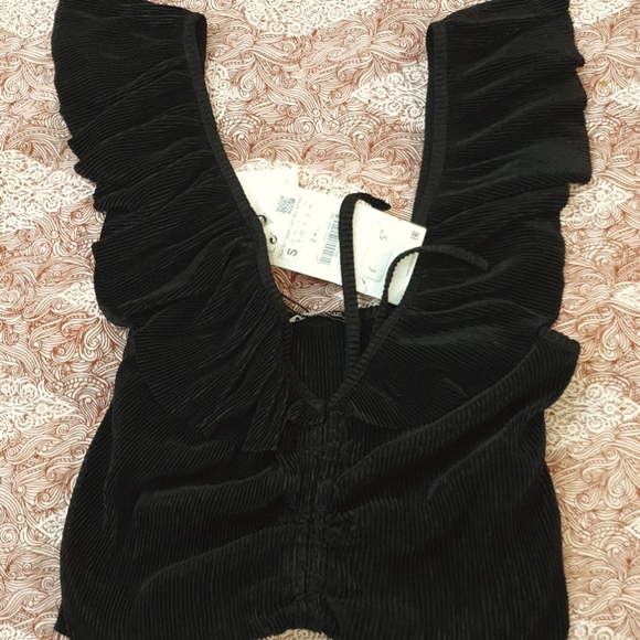 Zara Tops - Black crop top